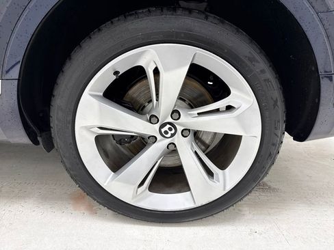 Used 2017 Bentley Bentayga image 8