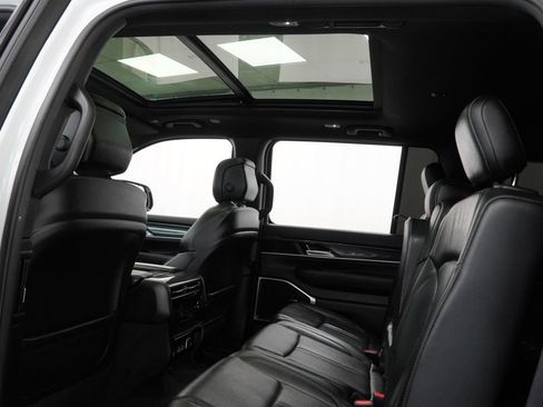 Certified 2023 Jeep Wagoneer 4WD w/ Premium Group I image 25