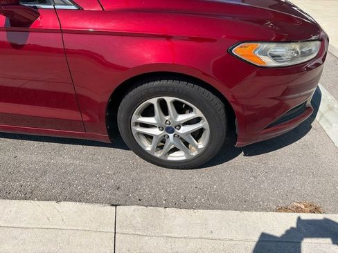 Used 2013 Ford Fusion SE FWD image 5