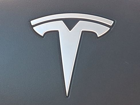 Used 2024 Tesla Model Y Long Range AWD/4WD image 31