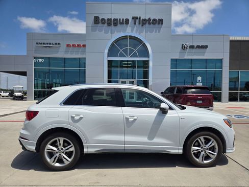 Used 2020 Audi Q3 2.0T Premium w/ Convenience Package image 3