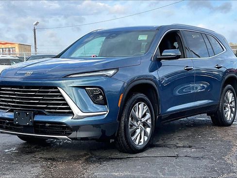 Used 2025 Buick Enclave Preferred image 7