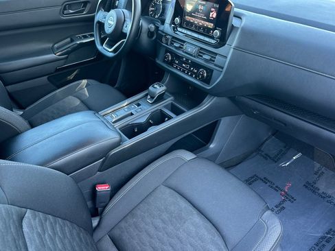 Certified 2024 Nissan Pathfinder S FWD image 19