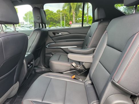 Used 2025 Chevrolet Traverse Z71 AWD/4WD image 16