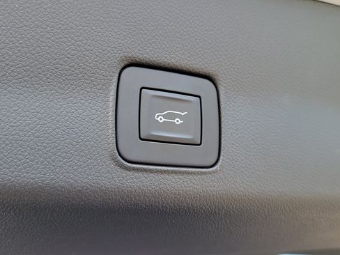 Used 2025 Chevrolet TrailBlazer LT w/ Convenience Package FWD image 9