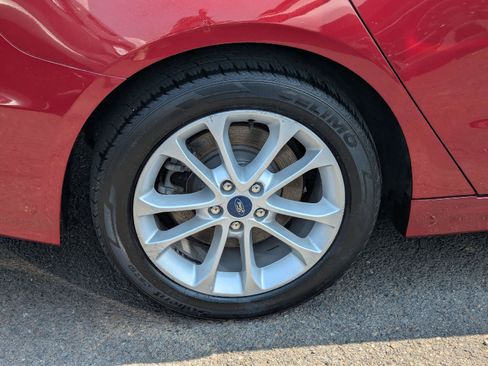 Used 2019 Ford Fusion Energi Titanium FWD image 7