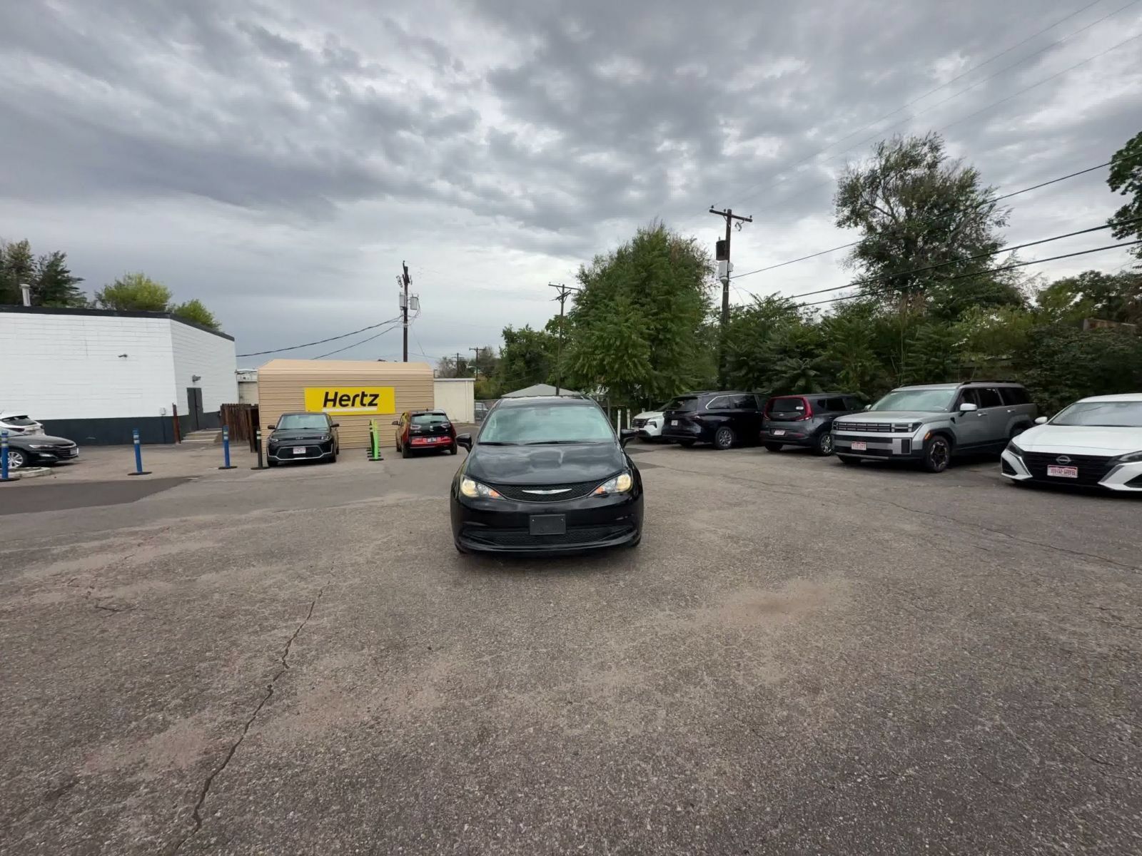 Used 2023 Chrysler Voyager LX FWD image 4