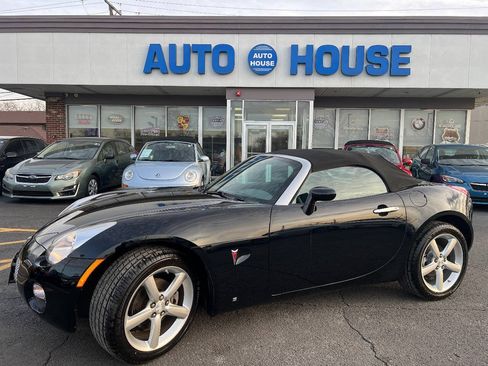 Used 2009 Pontiac Solstice Convertible w/ Preferred Package RWD image 2