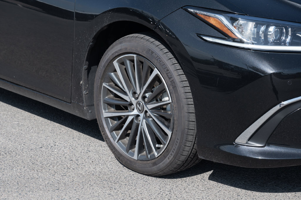 Used 2025 Lexus ES 350 w/ Premium Package FWD image 11