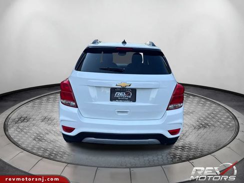 Used 2019 Chevrolet Trax LT w/ LT Convenience Package FWD image 4