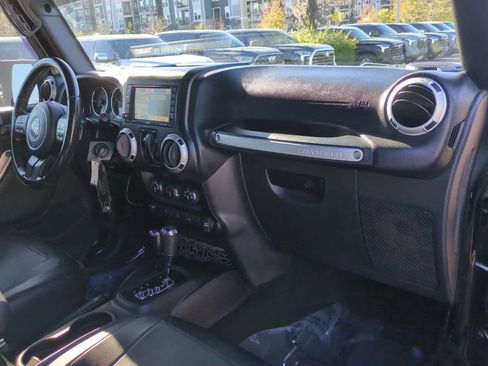 Used 2016 Jeep Wrangler Sahara w/ Connectivity Group image 14