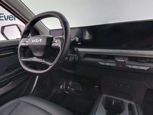 Used 2024 Kia EV9 Light Long Range RWD image 27