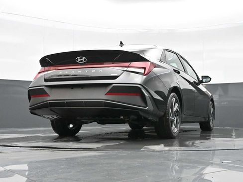 Certified 2025 Hyundai Elantra SEL FWD image 38