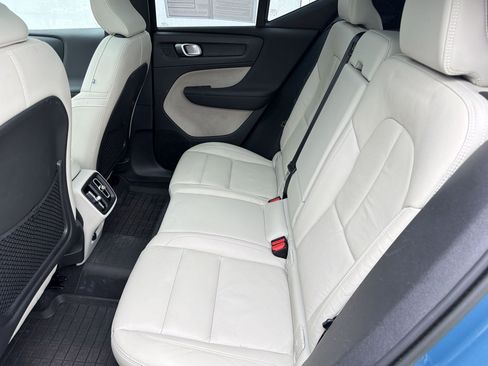 Used 2023 Volvo XC40 B5 Ultimate w/ Protection Package Premier image 14