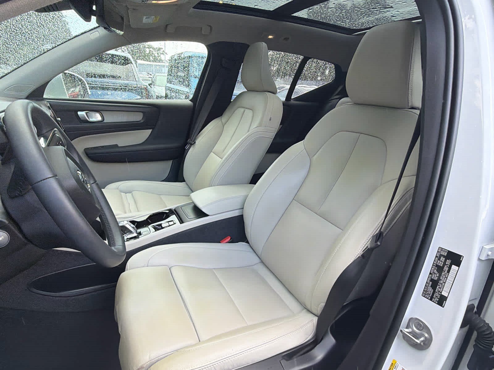 Certified 2024 Volvo XC40 B5 Plus AWD/4WD image 27