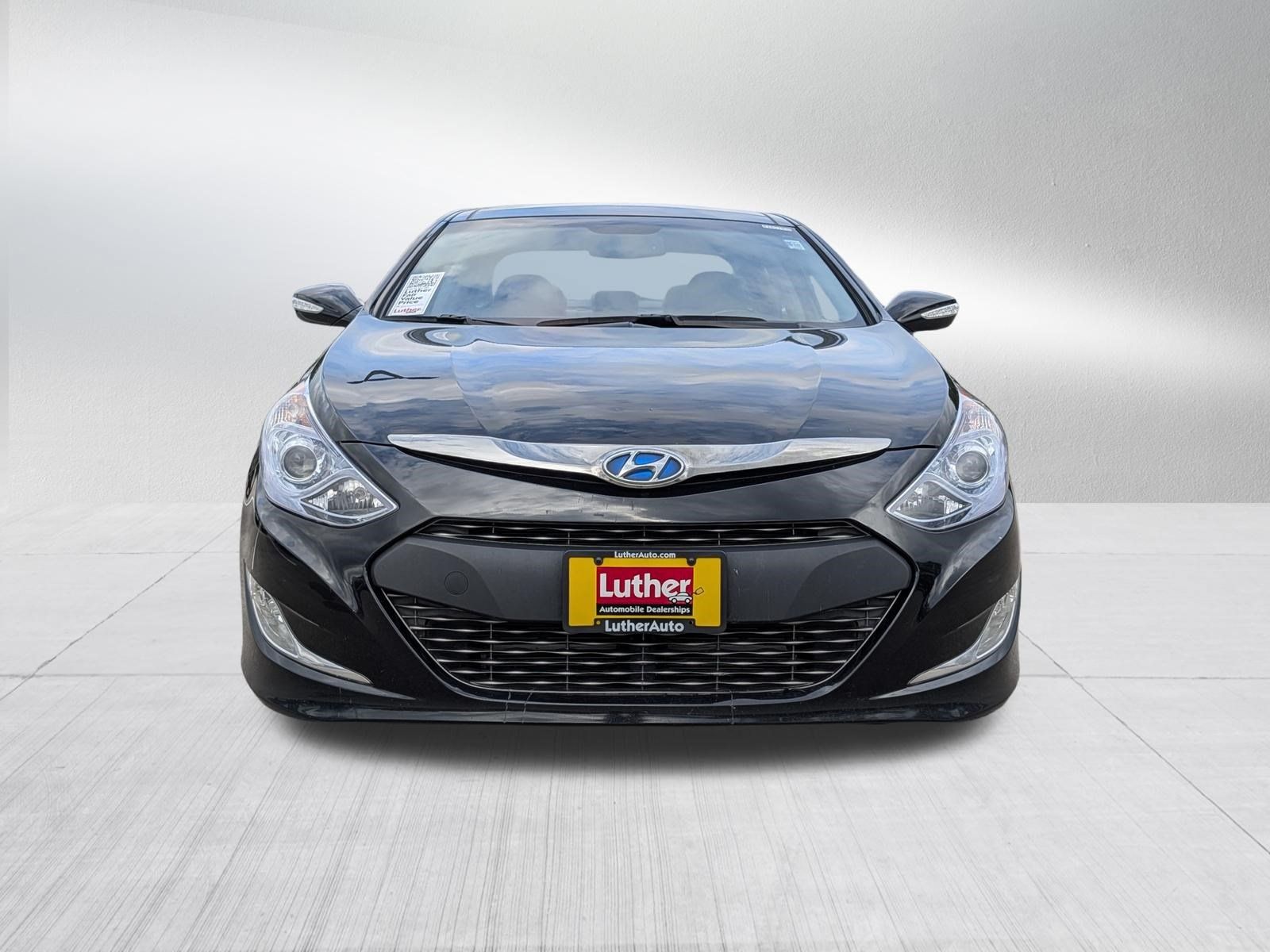 Used 2015 Hyundai Sonata Limited w/ Option Group 02 FWD image 2