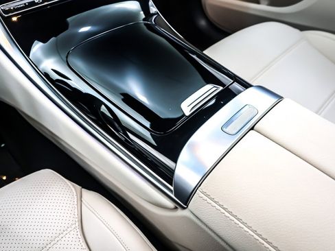 Certified 2025 Mercedes-Benz GLC 300 4MATIC image 7