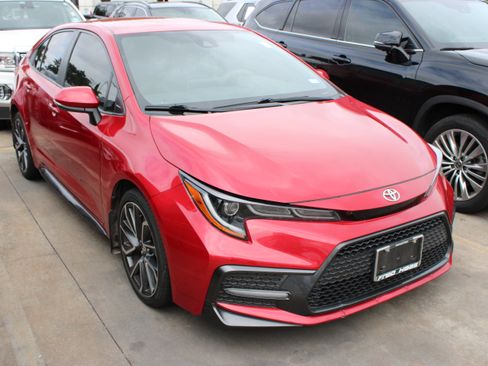 Used 2020 Toyota Corolla SE FWD image 2