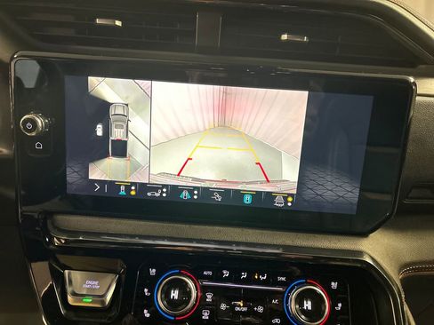 Used 2023 GMC Sierra 1500 AT4 w/ Technology Package image 18