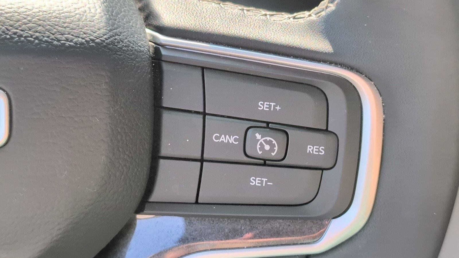 Used 2023 Jeep Wagoneer 4WD w/ Premium Group I image 30