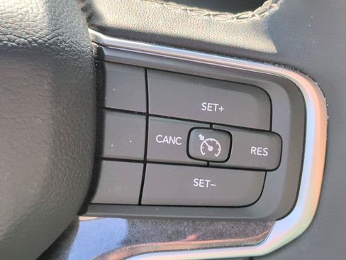 Used 2023 Jeep Wagoneer 4WD w/ Premium Group I image 30