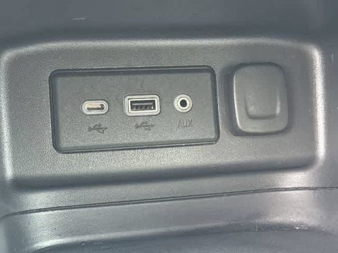 Used 2021 Chevrolet Equinox LT FWD image 26