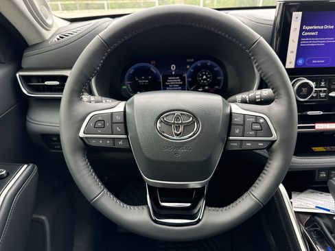 New 2026 Toyota Highlander Limited AWD/4WD image 11