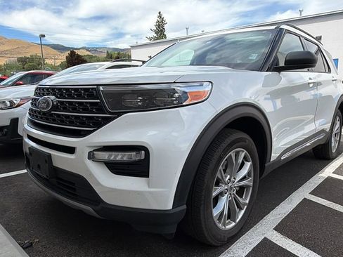 Used 2023 Ford Explorer XLT w/ Equipment Group 202A AWD/4WD image 4