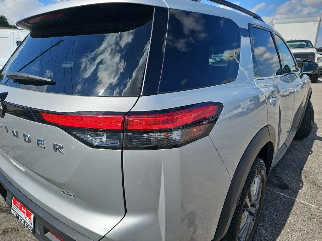 Used 2025 Nissan Pathfinder SV AWD/4WD image 33