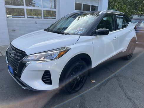 Used 2023 Nissan Kicks SV FWD image 3