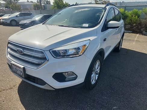 Used 2018 Ford Escape SE w/ SE Sync 3 Package image 4