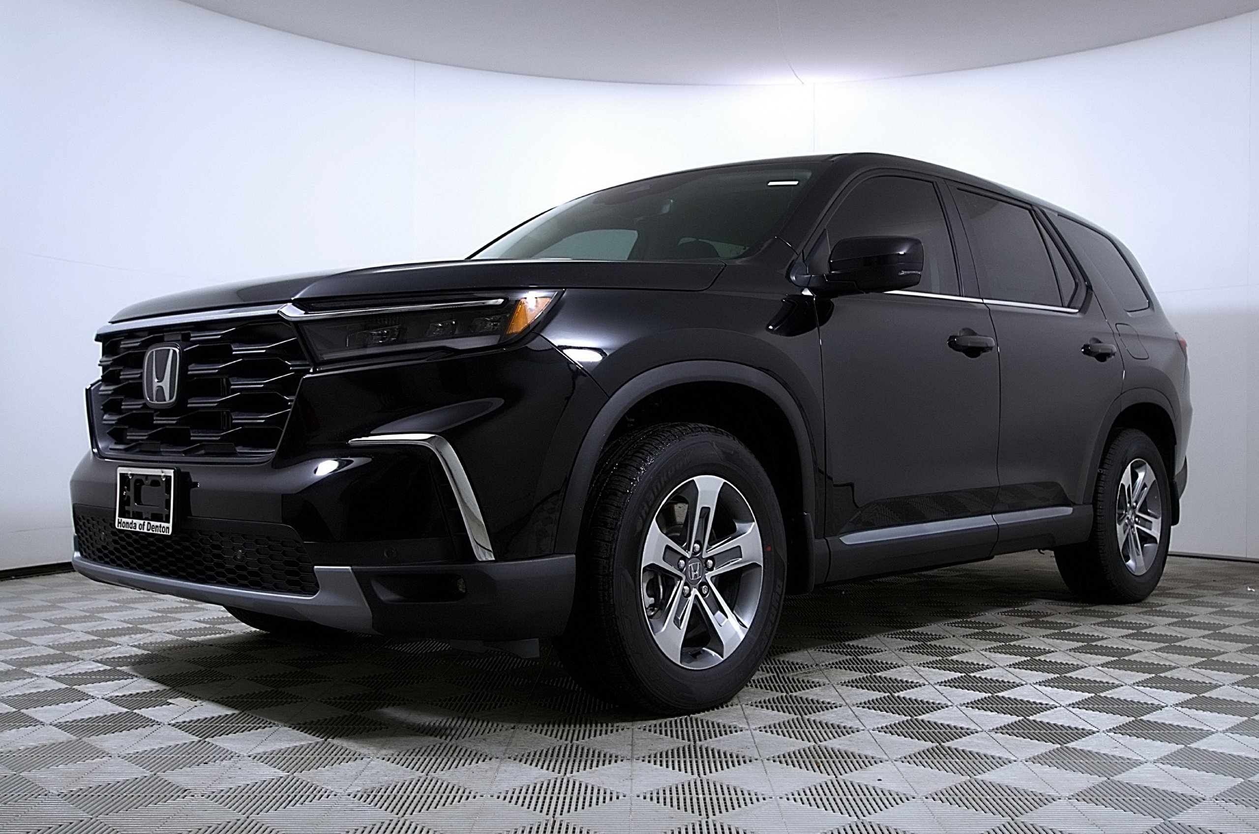 Used 2025 Honda Pilot EX-L image 2
