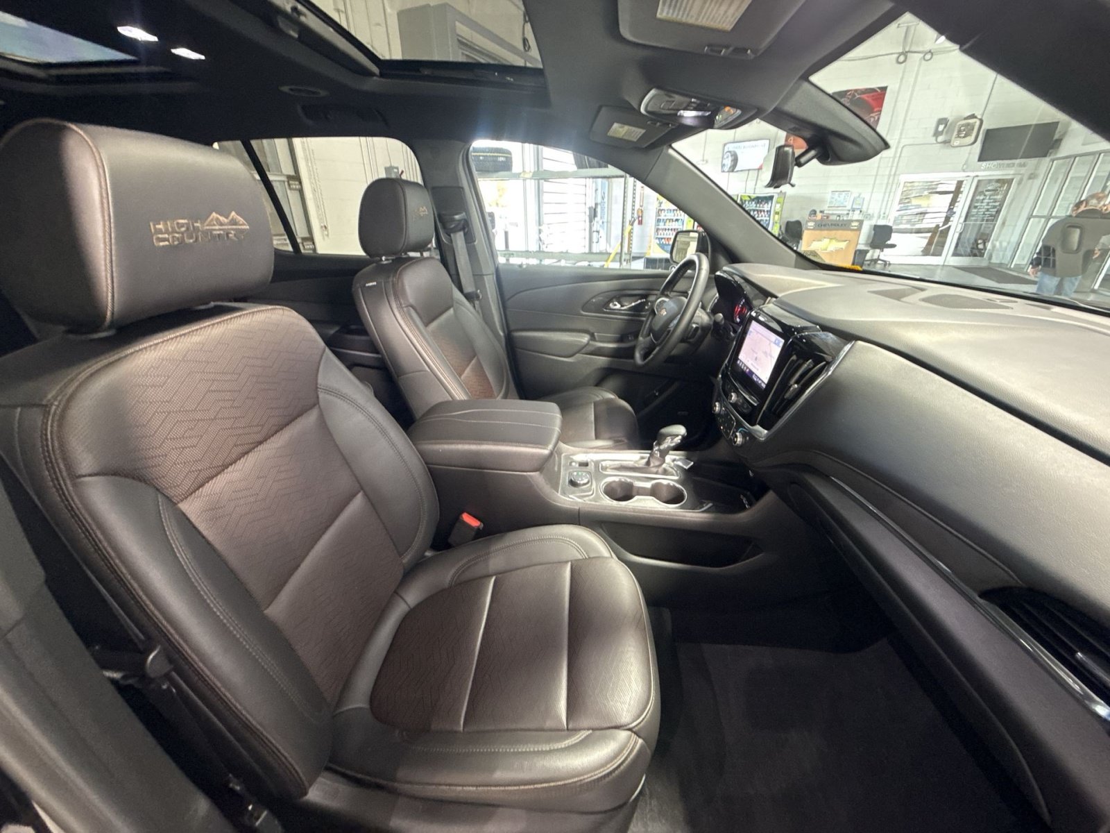 Used 2023 Chevrolet Traverse High Country AWD/4WD image 29