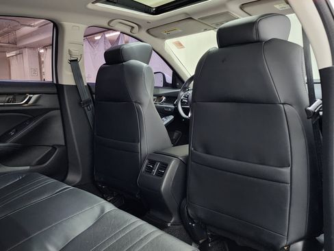 Used 2018 Honda Accord Touring image 19