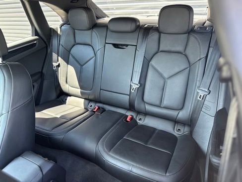 Certified 2026 Porsche Macan AWD/4WD image 32