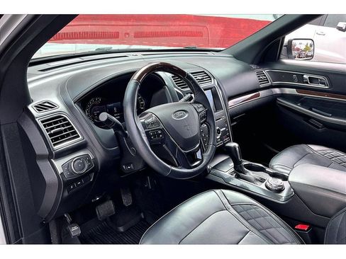 Used 2018 Ford Explorer Platinum AWD/4WD image 14
