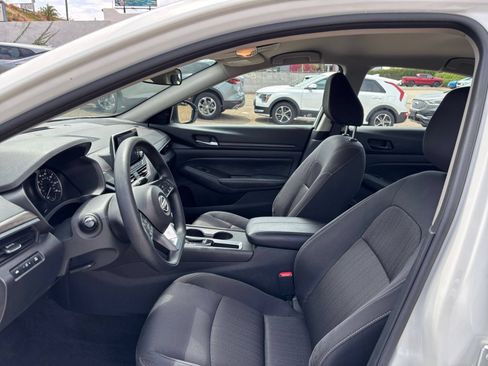Used 2025 Nissan Altima 2.5 SV FWD image 26