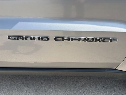 Used 2019 Jeep Grand Cherokee Limited w/ Luxury Group II AWD/4WD image 11