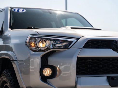 Used 2018 Toyota 4Runner TRD Off-Road Premium AWD/4WD image 10