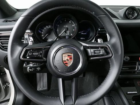 Certified 2025 Porsche Macan image 9