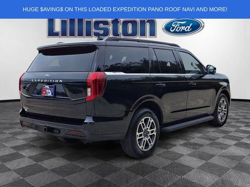 Used 2025 Ford Expedition Active AWD/4WD image 4