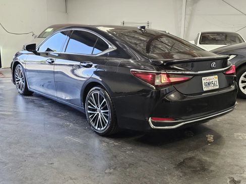 Used 2022 Lexus ES 300h w/ Premium Package FWD image 2