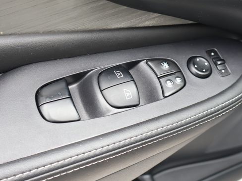 Used 2018 Nissan Murano SV FWD image 15
