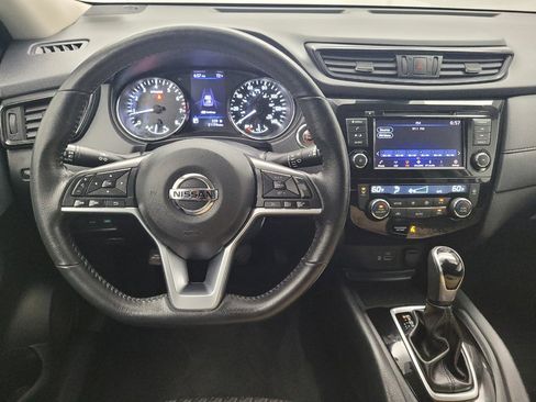 Used 2020 Nissan Rogue SV FWD image 22