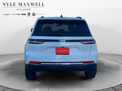 New 2025 Jeep Grand Cherokee Laredo image 15