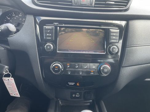 Used 2018 Nissan Rogue S AWD/4WD image 12