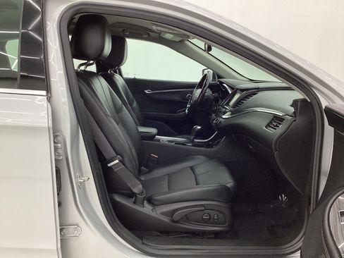 Used 2017 Chevrolet Impala LT w/ Convenience Package image 15