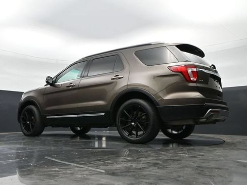 Used 2016 Ford Explorer XLT w/ Equipment Group 202A AWD/4WD image 43