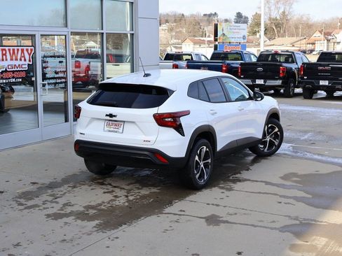 New 2026 Chevrolet Trax RS w/ Sunroof Package image 39