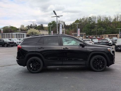 Used 2022 GMC Terrain SLE w/ Driver Convenience Package AWD/4WD image 4
